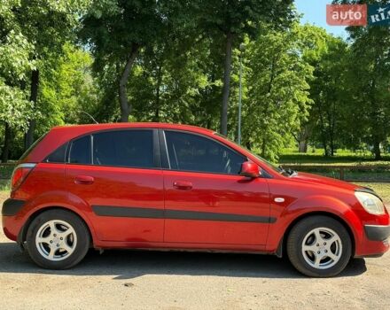 Красный Киа Рио, объемом двигателя 1.4 л и пробегом 155 тыс. км за 5800 $, фото 4 на Automoto.ua