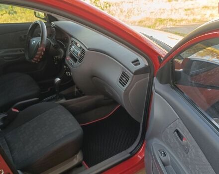 Красный Киа Рио, объемом двигателя 1.4 л и пробегом 161 тыс. км за 5750 $, фото 21 на Automoto.ua