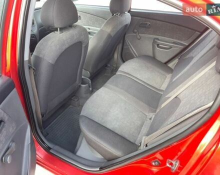 Красный Киа Рио, объемом двигателя 1.4 л и пробегом 216 тыс. км за 3900 $, фото 10 на Automoto.ua