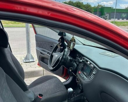 Красный Киа Рио, объемом двигателя 1.4 л и пробегом 257 тыс. км за 5300 $, фото 8 на Automoto.ua