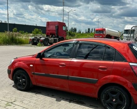 Красный Киа Рио, объемом двигателя 1.4 л и пробегом 257 тыс. км за 5300 $, фото 2 на Automoto.ua