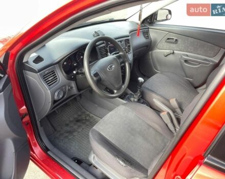 Красный Киа Рио, объемом двигателя 1.4 л и пробегом 216 тыс. км за 3900 $, фото 8 на Automoto.ua