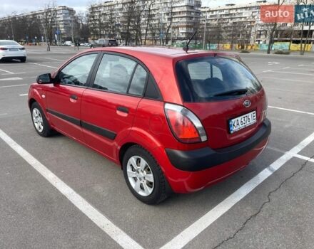 Красный Киа Рио, объемом двигателя 1.4 л и пробегом 216 тыс. км за 3900 $, фото 2 на Automoto.ua