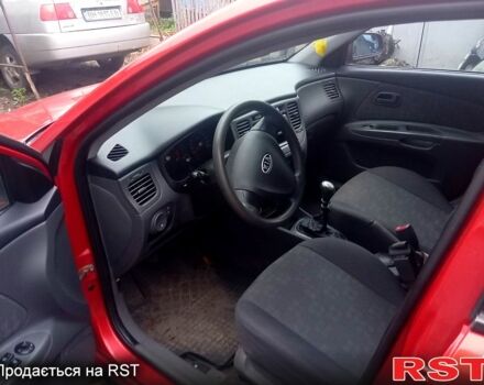 Красный Киа Рио, объемом двигателя 1.4 л и пробегом 170 тыс. км за 4499 $, фото 2 на Automoto.ua