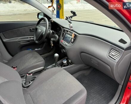 Червоний Кіа Ріо, об'ємом двигуна 1.4 л та пробігом 153 тис. км за 6399 $, фото 22 на Automoto.ua