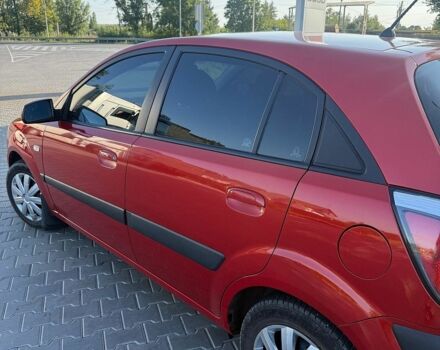 Красный Киа Рио, объемом двигателя 1.4 л и пробегом 312 тыс. км за 5500 $, фото 1 на Automoto.ua