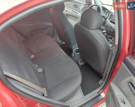 Красный Киа Рио, объемом двигателя 1.4 л и пробегом 289 тыс. км за 3900 $, фото 3 на Automoto.ua