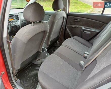 Червоний Кіа Ріо, об'ємом двигуна 1.49 л та пробігом 375 тис. км за 3450 $, фото 12 на Automoto.ua