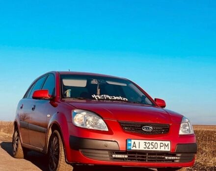 Красный Киа Рио, объемом двигателя 1.4 л и пробегом 281 тыс. км за 4750 $, фото 1 на Automoto.ua