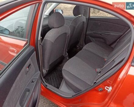 Червоний Кіа Ріо, об'ємом двигуна 1.4 л та пробігом 202 тис. км за 3999 $, фото 12 на Automoto.ua