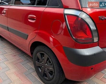 Красный Киа Рио, объемом двигателя 1.4 л и пробегом 193 тыс. км за 4700 $, фото 6 на Automoto.ua