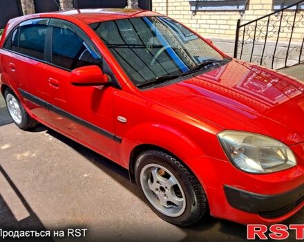 Красный Киа Рио, объемом двигателя 1.4 л и пробегом 180 тыс. км за 3800 $, фото 2 на Automoto.ua