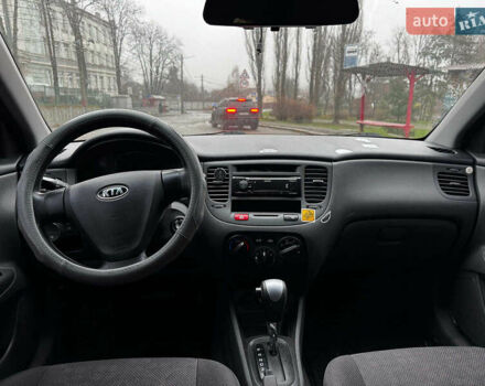 Красный Киа Рио, объемом двигателя 1.4 л и пробегом 189 тыс. км за 6490 $, фото 23 на Automoto.ua
