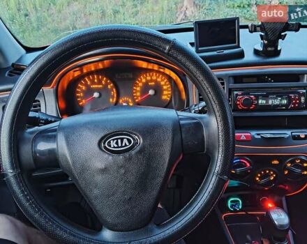 Красный Киа Рио, объемом двигателя 1.4 л и пробегом 240 тыс. км за 4200 $, фото 6 на Automoto.ua