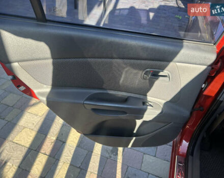 Красный Киа Рио, объемом двигателя 1.4 л и пробегом 230 тыс. км за 4300 $, фото 5 на Automoto.ua