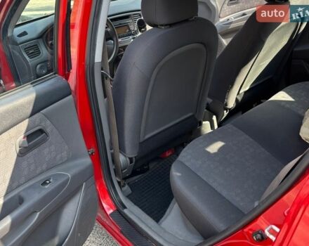Красный Киа Рио, объемом двигателя 1.39 л и пробегом 122 тыс. км за 5900 $, фото 6 на Automoto.ua
