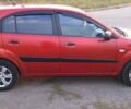 Красный Киа Рио, объемом двигателя 1.4 л и пробегом 327 тыс. км за 3700 $, фото 1 на Automoto.ua