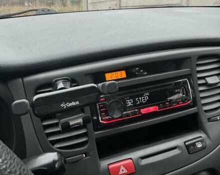 Червоний Кіа Ріо, об'ємом двигуна 1.4 л та пробігом 173 тис. км за 6800 $, фото 3 на Automoto.ua