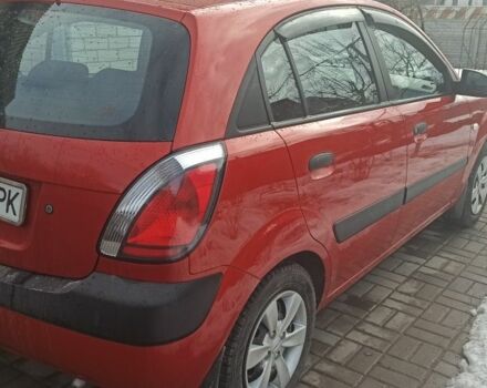 Червоний Кіа Ріо, об'ємом двигуна 1.4 л та пробігом 250 тис. км за 4300 $, фото 1 на Automoto.ua