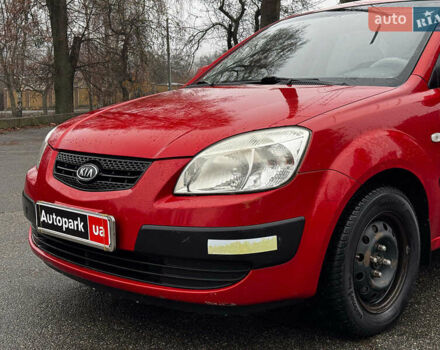 Красный Киа Рио, объемом двигателя 1.4 л и пробегом 189 тыс. км за 6490 $, фото 2 на Automoto.ua