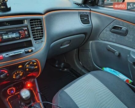 Красный Киа Рио, объемом двигателя 1.4 л и пробегом 240 тыс. км за 4200 $, фото 8 на Automoto.ua