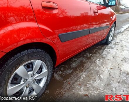 Червоний Кіа Ріо, об'ємом двигуна 1.4 л та пробігом 20200 тис. км за 3999 $, фото 1 на Automoto.ua