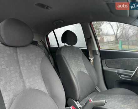 Красный Киа Рио, объемом двигателя 1.4 л и пробегом 189 тыс. км за 6490 $, фото 34 на Automoto.ua