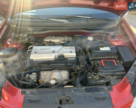 Красный Киа Рио, объемом двигателя 1.4 л и пробегом 230 тыс. км за 4300 $, фото 3 на Automoto.ua