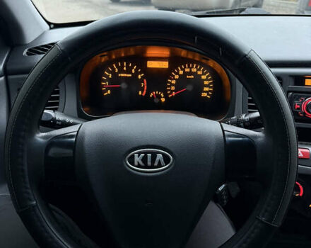 Красный Киа Рио, объемом двигателя 1.4 л и пробегом 288 тыс. км за 4700 $, фото 25 на Automoto.ua