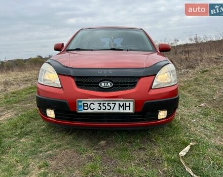 Красный Киа Рио, объемом двигателя 1.4 л и пробегом 230 тыс. км за 3900 $, фото 1 на Automoto.ua