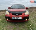 Красный Киа Рио, объемом двигателя 1.4 л и пробегом 230 тыс. км за 3900 $, фото 1 на Automoto.ua