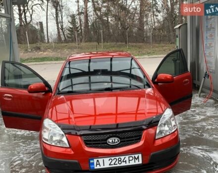 Красный Киа Рио, объемом двигателя 1.4 л и пробегом 127 тыс. км за 5300 $, фото 1 на Automoto.ua