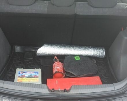 Червоний Кіа Ріо, об'ємом двигуна 1.4 л та пробігом 250 тис. км за 4300 $, фото 5 на Automoto.ua