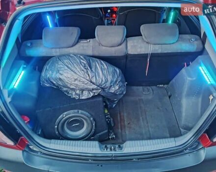 Красный Киа Рио, объемом двигателя 1.4 л и пробегом 240 тыс. км за 4200 $, фото 1 на Automoto.ua