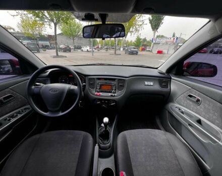 Красный Киа Рио, объемом двигателя 14 л и пробегом 127 тыс. км за 5850 $, фото 7 на Automoto.ua