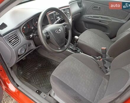 Червоний Кіа Ріо, об'ємом двигуна 1.4 л та пробігом 202 тис. км за 3999 $, фото 22 на Automoto.ua