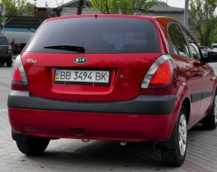 Красный Киа Рио, объемом двигателя 14 л и пробегом 127 тыс. км за 5850 $, фото 4 на Automoto.ua