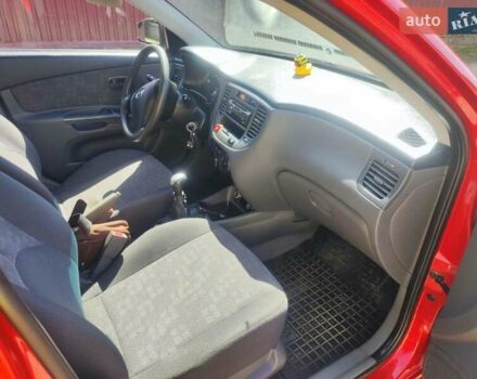 Червоний Кіа Ріо, об'ємом двигуна 1.4 л та пробігом 161 тис. км за 4200 $, фото 6 на Automoto.ua