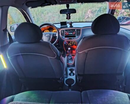 Красный Киа Рио, объемом двигателя 1.4 л и пробегом 240 тыс. км за 4200 $, фото 10 на Automoto.ua