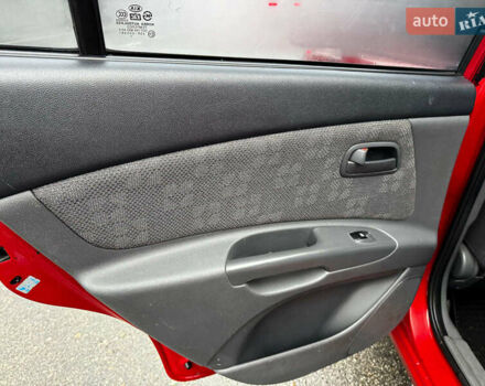 Красный Киа Рио, объемом двигателя 1.4 л и пробегом 189 тыс. км за 6490 $, фото 20 на Automoto.ua