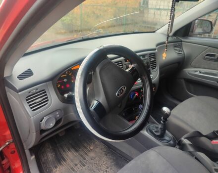 Красный Киа Рио, объемом двигателя 1.4 л и пробегом 218 тыс. км за 4200 $, фото 6 на Automoto.ua