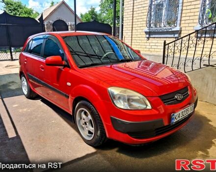 Красный Киа Рио, объемом двигателя 1.4 л и пробегом 180 тыс. км за 3800 $, фото 4 на Automoto.ua