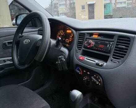Красный Киа Рио, объемом двигателя 1.4 л и пробегом 288 тыс. км за 4700 $, фото 15 на Automoto.ua