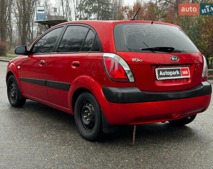 Красный Киа Рио, объемом двигателя 1.4 л и пробегом 189 тыс. км за 6490 $, фото 16 на Automoto.ua