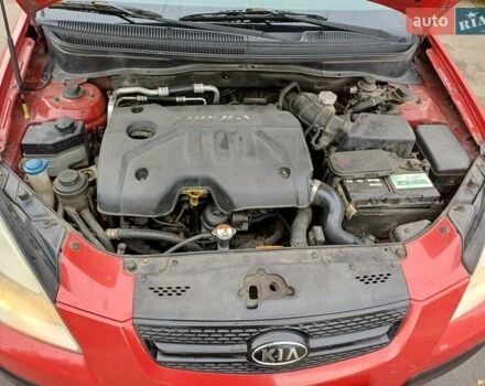 Червоний Кіа Ріо, об'ємом двигуна 1.49 л та пробігом 375 тис. км за 3450 $, фото 13 на Automoto.ua
