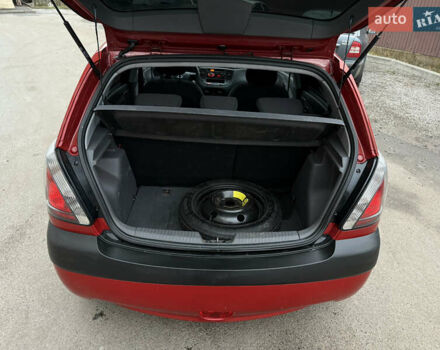 Красный Киа Рио, объемом двигателя 1.4 л и пробегом 288 тыс. км за 4700 $, фото 10 на Automoto.ua