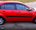 Красный Киа Рио, объемом двигателя 1.4 л и пробегом 327 тыс. км за 3900 $, фото 1 на Automoto.ua