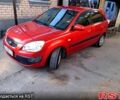 Красный Киа Рио, объемом двигателя 1.4 л и пробегом 180 тыс. км за 3800 $, фото 1 на Automoto.ua
