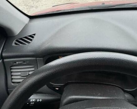 Червоний Кіа Ріо, об'ємом двигуна 1.4 л та пробігом 173 тис. км за 6800 $, фото 4 на Automoto.ua