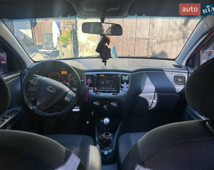 Красный Киа Рио, объемом двигателя 1.4 л и пробегом 230 тыс. км за 4300 $, фото 4 на Automoto.ua
